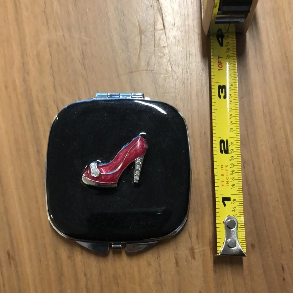 N/A small black